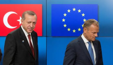 Turkish President Recep Tayyip Erdogan (L) stands with European Council President Donald Tusk before a meeting at the European Council in Brussels, Belgium, May 25, 2017.  REUTERS/Olivier Hoslet/Pool