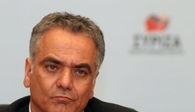 Ο Πάνος Σκουρλέτης παρακολουθεί την ομιλία του προέδρου της ΚΟ του ΣΥΡΙΖΑ Αλέξη Τσίπρα στη διακαναλική συνέντευξη στο Ζάππειο Μέγαρο, Αθήνα, την Τρίτη 12 Ιουνίου 2012, ενόψει των βουλευτικών εκλογών στις 17 Ιουνίου 2012.  ΑΠΕ-ΜΠΕ/ΑΠΕ-ΜΠΕ/ΣΥΜΕΛΑ ΠΑΝΤΖΑΡΤΖΗ