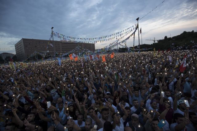 epa06816896 Supporters of imprisoned Selahattin Demirtas, Presidential candidate of People's Democratic Party (HDP), watching Selahattin Demirtas' state broadcast TRT speech on the huge screen during an election campaign rally in Istanbul, Turkey, 17 June 2018. Turkish President Erdogan announced on 18 April 2018 that Turkey will hold snap elections on 24 June 2018. The presidential and parliamentary elections were scheduled to be held in November 2019, but government has decided to change the date following the recommendation of the Nationalist Movement Party (MHP) leader Devlet Bahceli  EPA/SEDAT SUNA