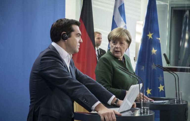 (Ξένη Δημοσίευση) Ο πρωθυπουργός, Αλέξης Τσίπρας και η καγκελάριος της Γερμανίας, Άνγκελα Μέρκελ, κάνουν δηλώσεις μετά την συνάντηση που είχαν στην Καγκελαρία, Παρασκευή 16 Δεκεμβρίου 2016. ΑΠΕ-ΜΠΕ/ΓΡΑΦΕΙΟ ΤΥΠΟΥ ΠΡΩΘΥΠΟΥΡΓΟΥ/Andrea Bonetti