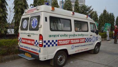 Ambulance_-_Force_Motors_-_Traveller_-_Kolkata_2015-02-06_5789