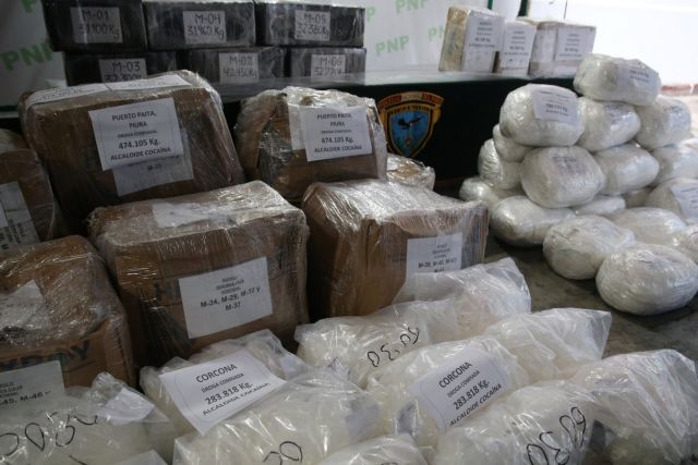 Peruvian police display to the press more than two tonnes of cocaine at the police headquarters in Lima, Peru, June 14, 2017. REUTERS/Guadalupe Pardo