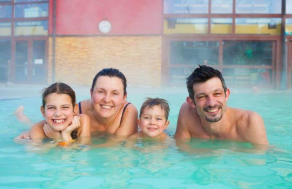 family-enjoying-hot-springs-576x374