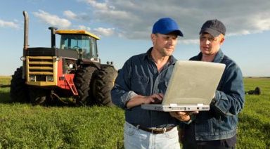 farmers-with-laptop_20