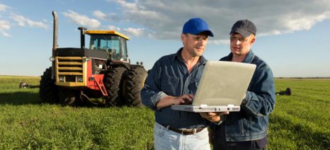 farmers-with-laptop_20