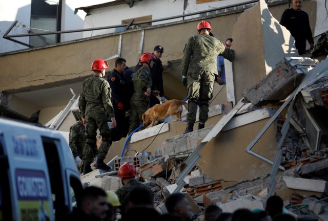 Emergency personnel work at the site of a collapsed building in Durres, after an earthquake shook Albania, November 26, 2019. REUTERS/Florion Goga