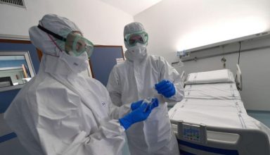 epa08179917 Medical staff of S. Martino hospital infectious disease department, with protective equipment on the isolation room, Genoa, Italy, 30 January 2020. The coronavirus, called 2019-nCoV, originating from Wuhan, China, has spread to all the 31 provinces of China as well as more than a dozen countries in the world. The outbreak of coronavirus has so far claimed at least 170 lives and infected more than 8,000 others, according to media reports.  EPA/LUCA ZENNARO
