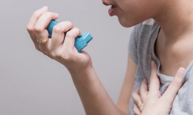 asian-woman-using-a-pressurized-cartridge-inhaler-extended-pharynx-picture-id697485606-666x399