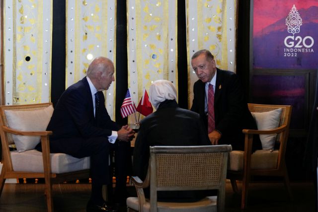 U.S. President Joe Biden talks with Turkish President Recep Tayyip Erdogan during the G20 leaders' summit in Nusa Dua, Bali, Indonesia, November 15, 2022. Achmad Ibrahim/Pool via REUTERS