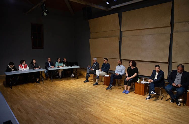 debate neoi trikala9