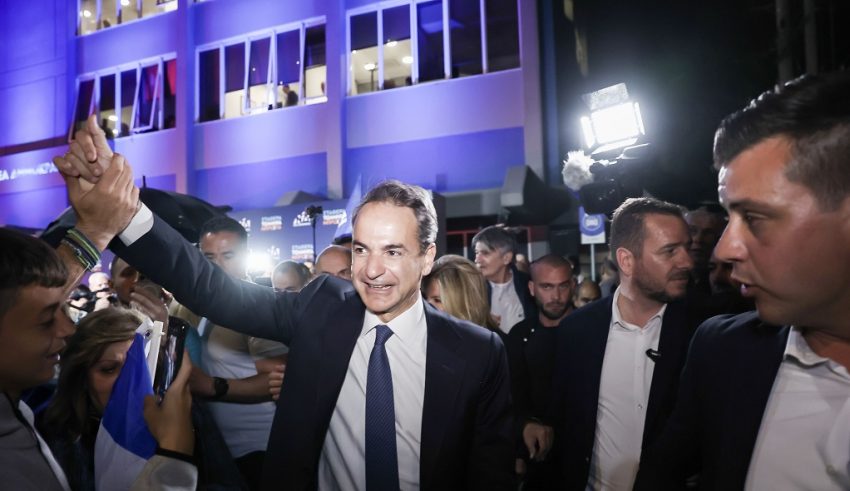 ÙÑÁ ÁÐÏÔÅËÅÓÌÁÔÙÍ ÓÔÁ ÃÑÁÖÅÉÁ ÔÇÓ ÍÅÁÓ ÄÇÌÏÊÑÁÔÉÁÓ ÓÔÇÍ ÁÈÇÍÁ