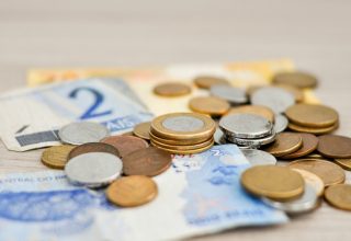 money-g5f7576629_1920-1280x850