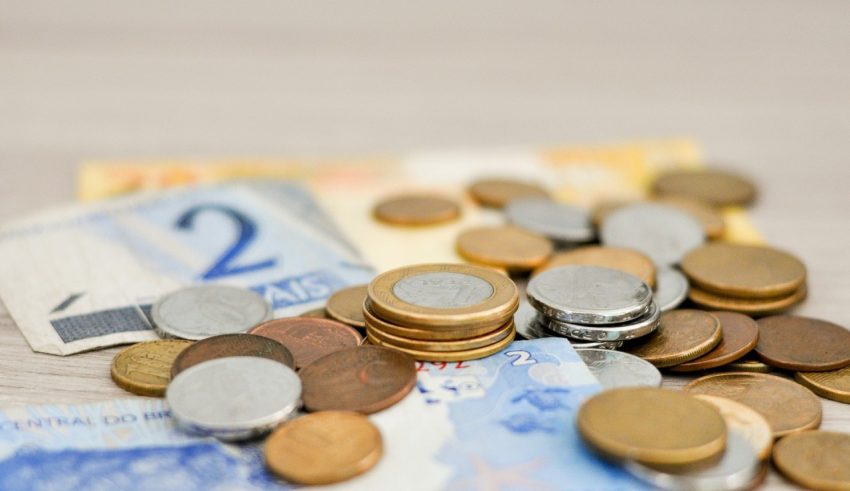 money-g5f7576629_1920-1280x850