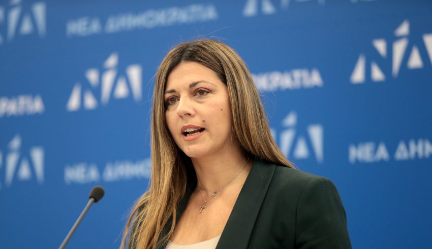 Η εκπρόσωπος Τύπου της Νέας Δημοκρατίας Σοφία Ζαχαράκη μιλά κατά τη διάρκεια της ενημέρωσης των πολιτικών συντακτών στα γραφεία της ΝΔ , Τρίτη 16 Απριλίου 2019. ΑΠΕ-ΜΠΕ/ΑΠΕ-ΜΠΕ/Παντελής Σαίτας